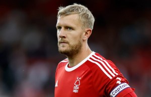 Joe Worrall chuẩn bị rời Nottingham Forest mặc dù kỳ chuyển nhượng đã đóng cửa