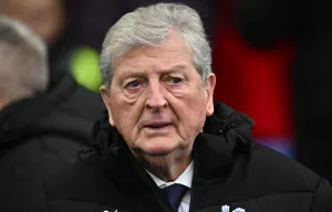 Hodgson 'ổn định' sau khi bị ốm khi Palace hủy họp báo