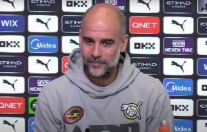 Guardiola đáp trả Neville bằng sự mỉa mai khi tuyên bố Man City 'nhàm chán'